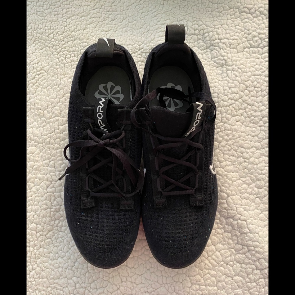 Vapor max women’s 8.5